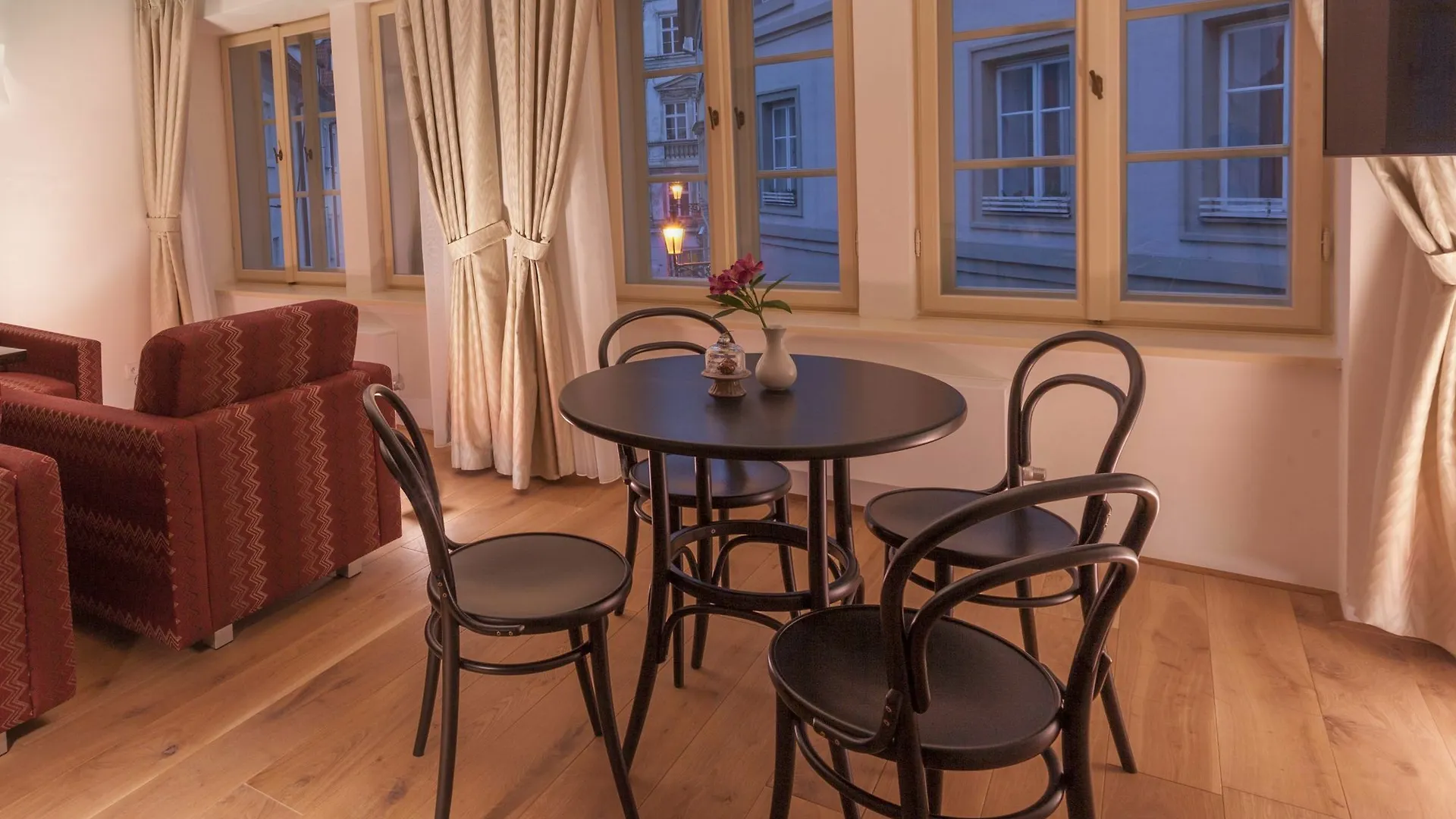 ****  Hotel At The White Lily Prag Tschechische Republik