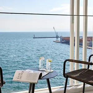 On - Small Luxury Of The World סלוניקי