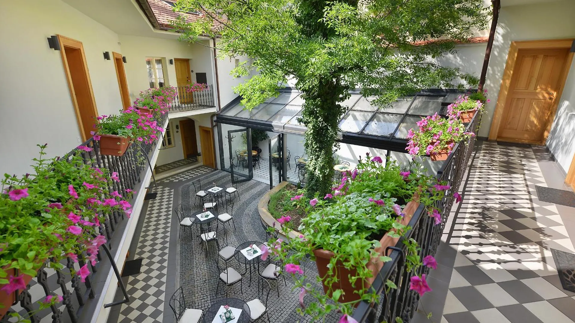 Hotel At The White Lily Prague