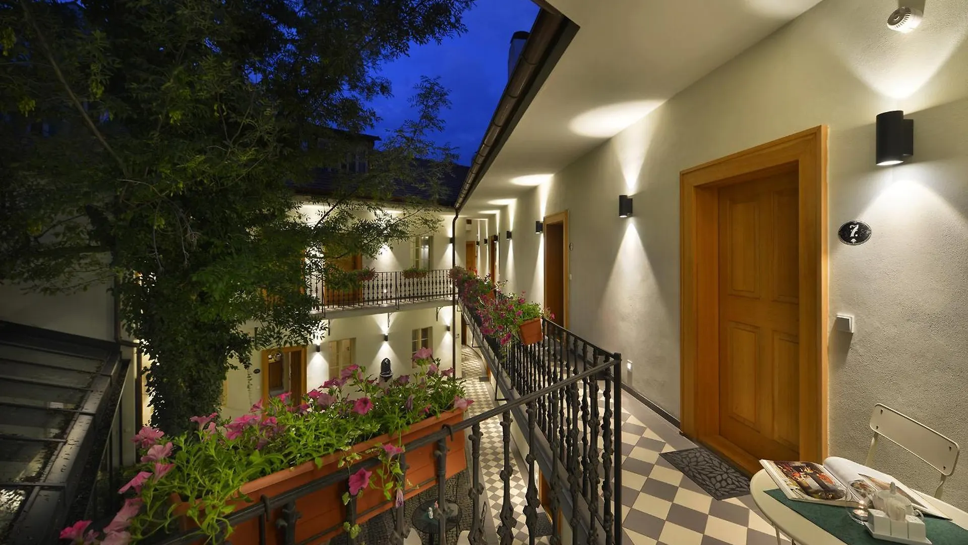 Hotel At The White Lily Prague