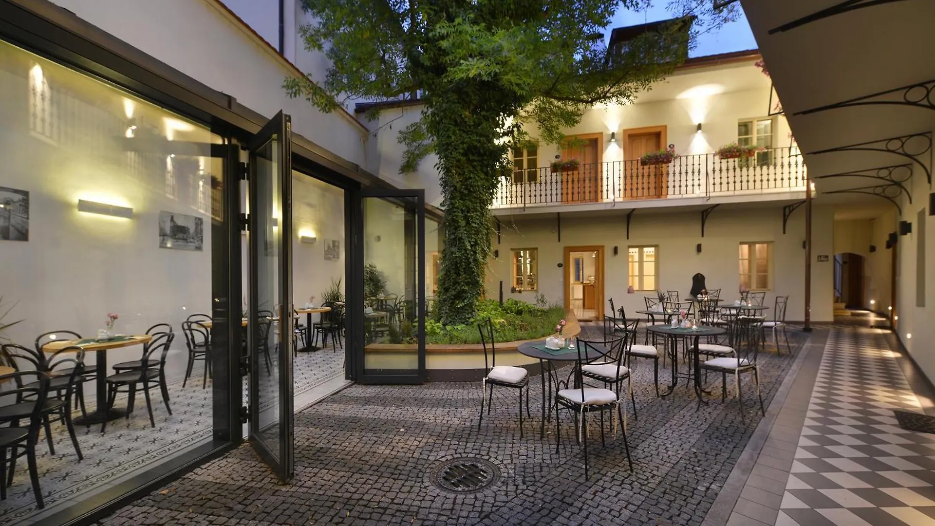 Hotel At The White Lily Prague